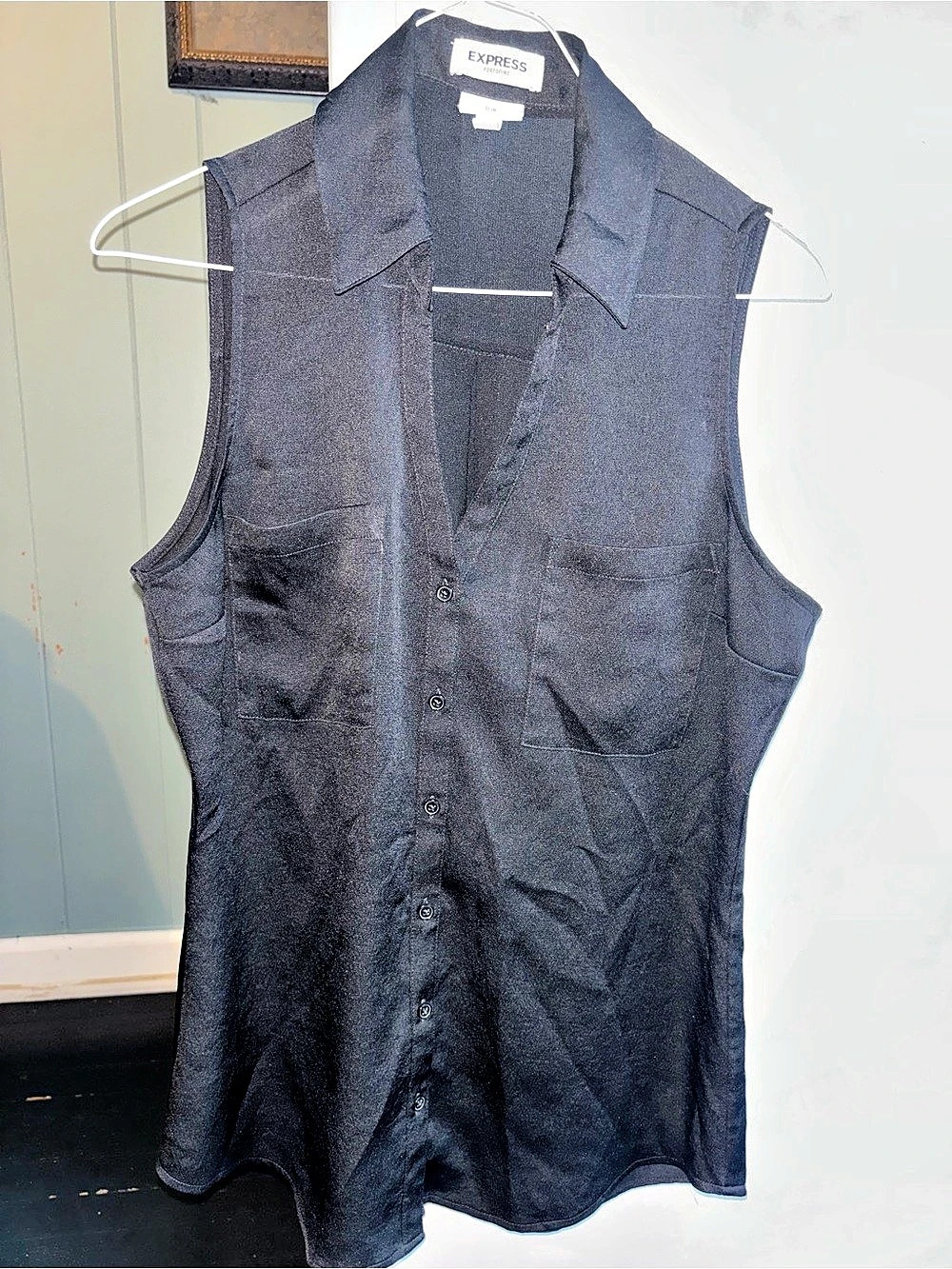 Express Sleeveless Button Front Top in Black Like New
